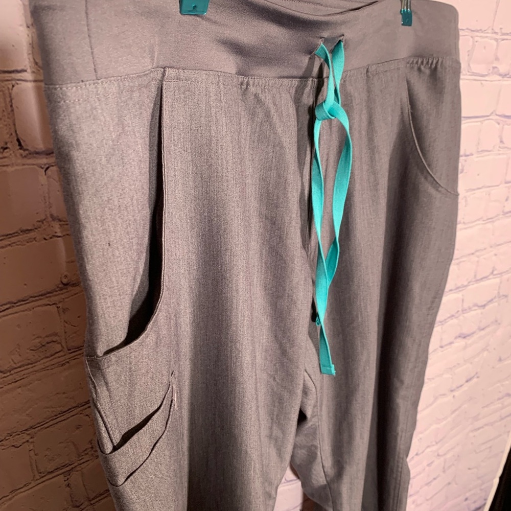 Figs Womens Kade Cargo Scrub Pant Gray Size XL Nurse Medical Hospital Doctor - Picture 2 of 7